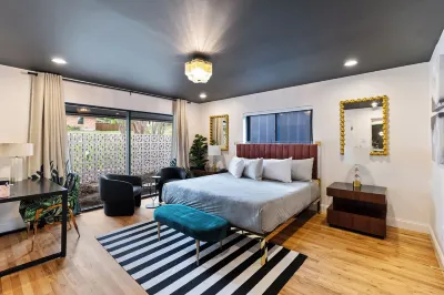 Direct Access to Park-Lake-Pool Hotels near The Dallas Arboretum and Botanical Garden