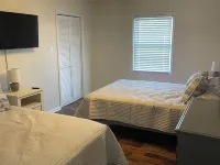 Charming 2-bedroom cottage near downtown Surfside Beach. Quick walk to the beach Hotels in Surfside Beach