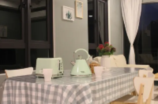 Mountain & Theme Park Views' Cozy Suite