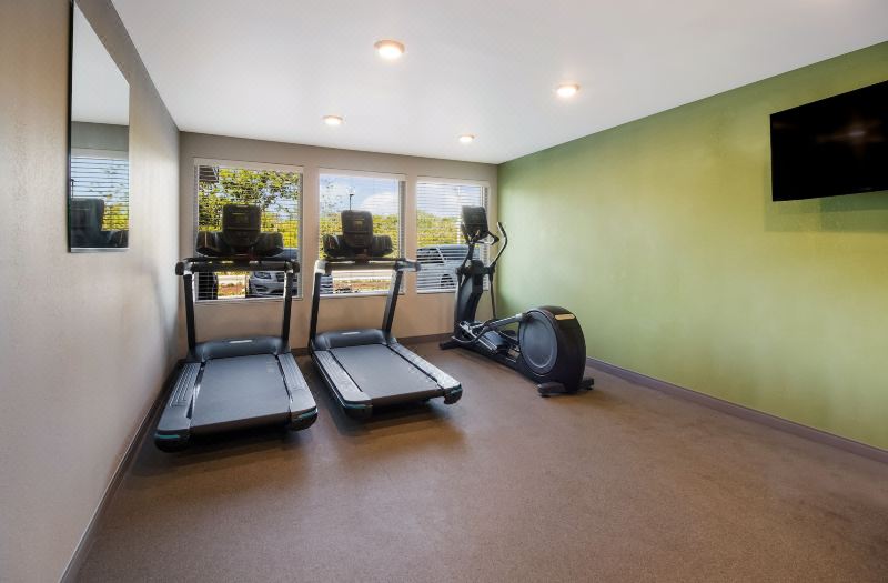 WoodSpring Suites Wixom - Novi photo 2