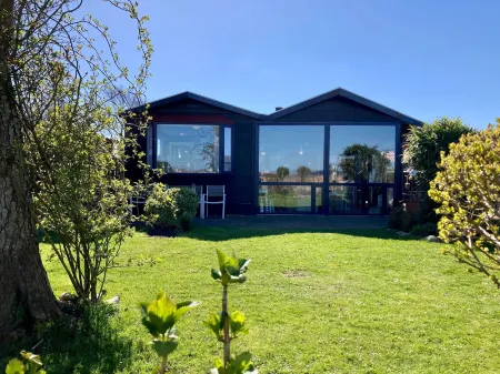 6 Pers. House Marijke with Winter Garden and Direct Access to the Lauwersmeer Отели в г. Anjum