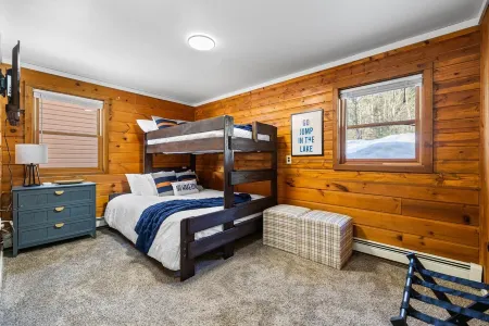 Lake Front ~ Firepit ~ Kayaks ~ SUPs ~ Yard Games