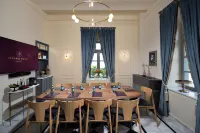 Rephael House Boutique Hotel - parking