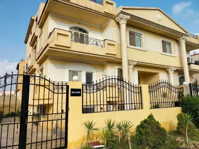 靠近Arkan廣場的鳥巢 鄰近Cairo University - Sheikh Zayed Campus的酒店