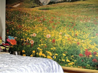Apartment with Expansive Views;  River & Mountains Walk to Train, Main St, Dia Hotels in 