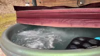 Charming 4-bedroom cabin with HOTTUB  in peaceful Upper Tract with WiFi, AC
