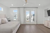 Spacious 4 Bedroom House in Charming Downtown Raleigh with Amazing Views!