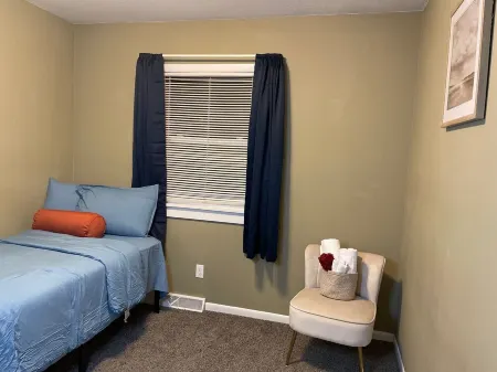 Cozy Haven: Your Home Away from Home Spacious 5-bedroom house with AC and Wi-Fi