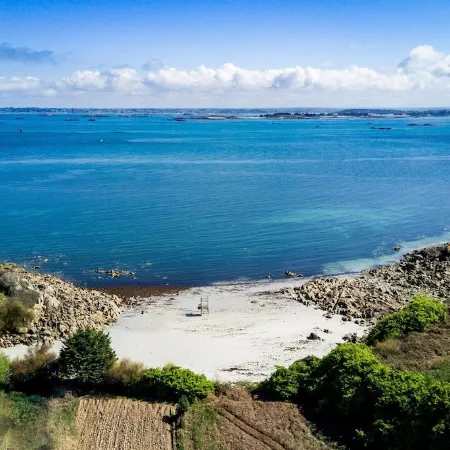 Villa with sea view and heated pool (in season)