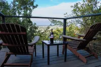 Hilltop Haven LA: Mountain Views & Luxury King Bed near Excellent Food!