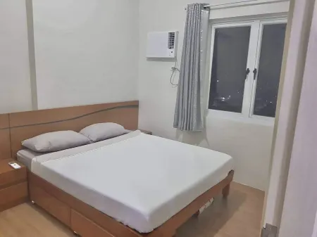 Affordable, friendly, central location, close to malls, Free parking. Furnished!