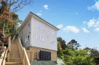 Stunning view, privacy, close to ferry & brand-new Hotels near New World Newlands