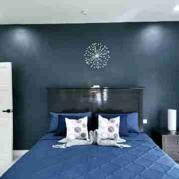 Spacious, modern 2-bedroom apartment, Westend Negril with AC, WiFi, W/Heater Rooms