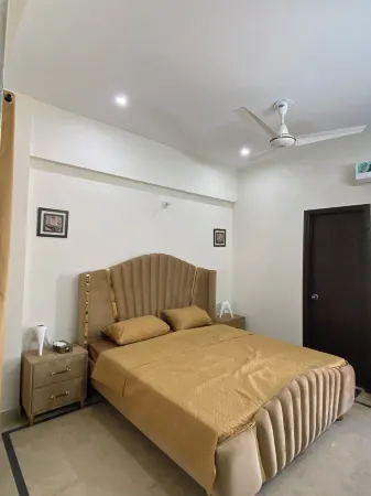 Spacious 3-Bedroom Apartment with Lounge, Kitchen, Free Wi-Fi, Parking & More!