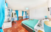 FLOWER APARTMENT