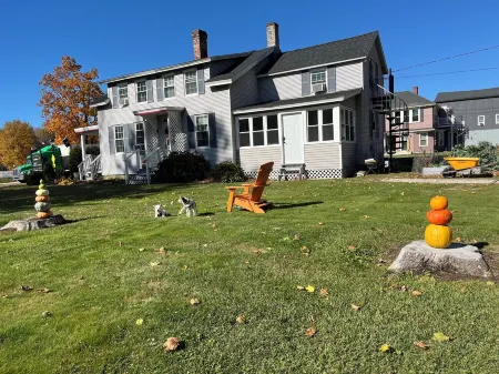 Upstairs on Main with private bathroom Отели рядом с достопримечательностью «Государственный заповедник Октобер Маунтин»