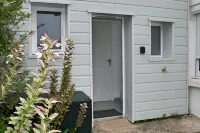 Cottage Close to the Ocean - Bed Linen, Towels and Cleaning Included