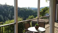 Unwind To Peaceful, Calm Creek Sounds Hotel a Nevada County