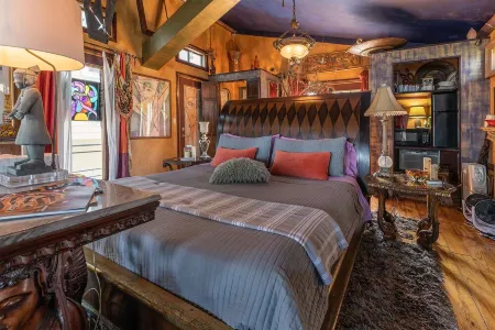 LaView 2-Story Waterfront Couples Suite -No kids, no drama & no stress allowed