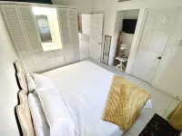 Cozy condo - stone throw away from the beach !