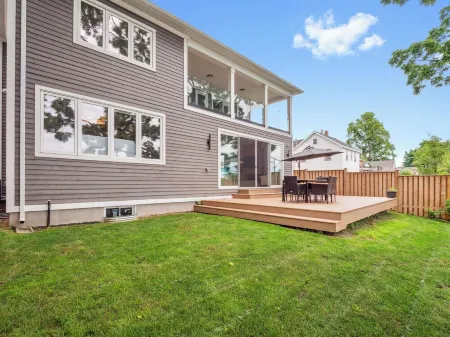 The Henley Luxe | Waterfront | Home Gym | Wineries