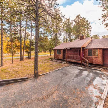 Private Wi-Fi>HotTub>Fenced Yard>Cozy Retreat