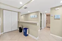 Ocean Front, Pool. Beautiful Beach Great for Surfing, Swimming and Walking!