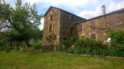 FEATURES OF HOUSE ST ANDRE DE LANCIZE فنادق في Saint-Andre-de-Lancize