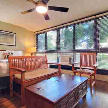 Delightful Queen Bed Studio on Lemon Road side at the Waikiki Grand Hotel® 218 Rooms