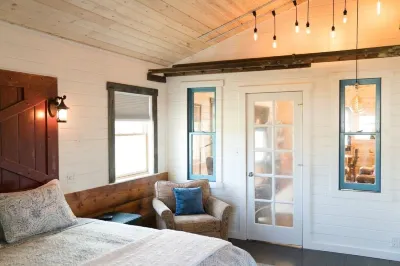 Charming well appointed Cottage in Ashland ( 800 + sq. ft Hotels near Fish Lake