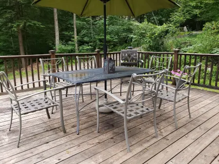 Family Friendly Home on Lake Winnisquam Отели в г. Мередит