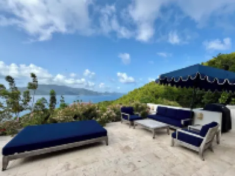 Eco-Luxury Paradise with Amazing Views & Pool