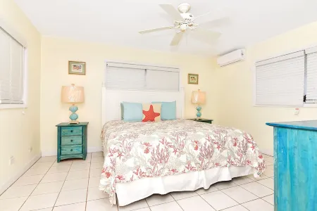 Ixora East - Beach access with great snorkeling spot