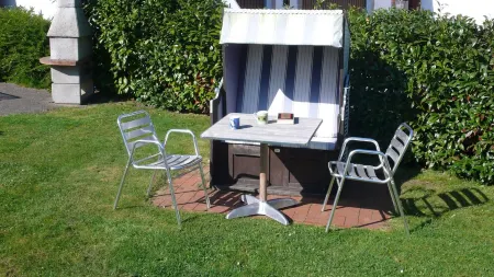 Ren. Apartment very close to the Baltic Sea, central, garden, WiFi, parking by the house