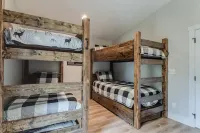 Cozy Two Bedroom Cabin in Water's Edge Retreat Hotels in Tracy City
