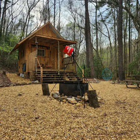 Raelean - A unique off-grid tiny cabin