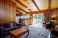 1970's Renovated,self contained 2 bedroom bach