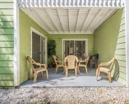 Sleeps 10! Gorgeous Decor, Htd Pool, Near Dis, LOW RATES!