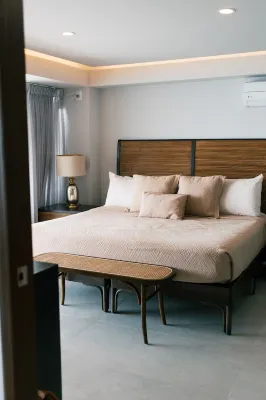 Beach Front Condo with a Beautiful view of the bay! Hotel a 