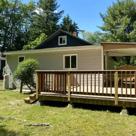 Modern Cottage with Beautiful Backyard and Firepit!