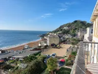 Beautiful modern 3 bedroom penthouse, a stone's throw from the beach. Hotel a Ventnor