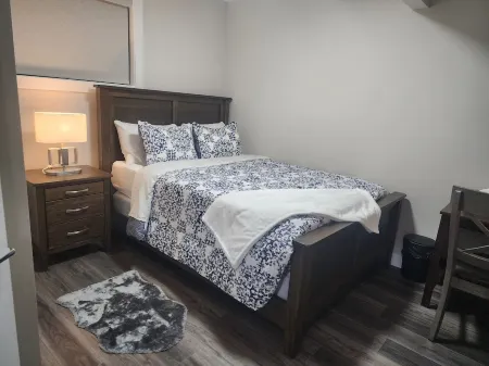 Confort luxury suite 2 bedrooms 2 beds in Airdrie.