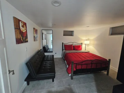 2 Bedroom apartment in nice and quiet neighborhood Hotels in Carteret