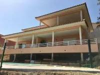 Beautiful apartment with sea view, swimming pool, near beaches and port