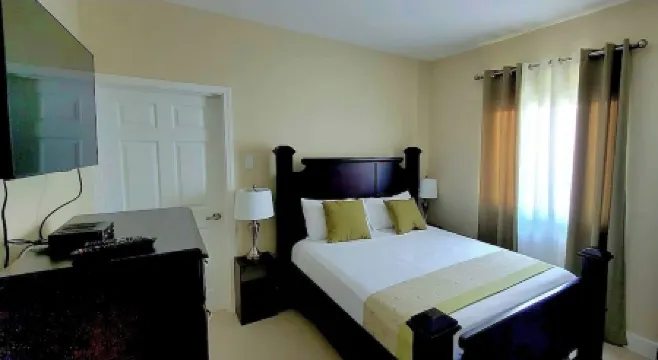 Paradise Oasis at Oceanpointe (btw Montego Bay and  Negril)