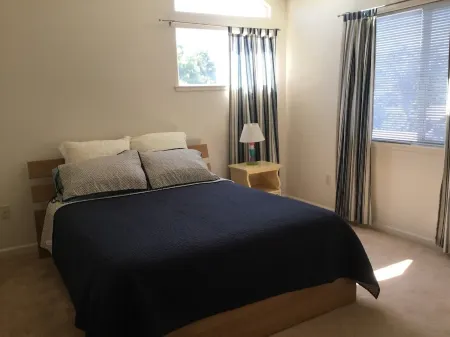 Gorgeous 3 Bedroom house close to the Beach!