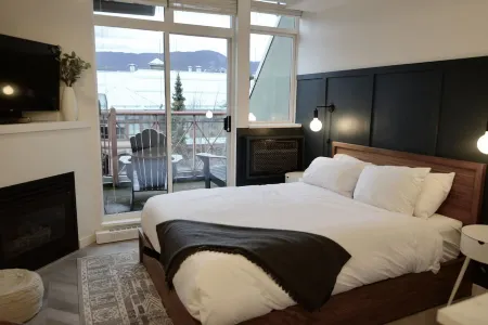 Modern Whistler Village Studio with Mountain Views