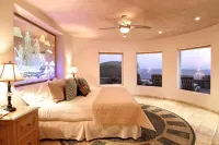 Luxury Oceanfront Villa in Cabo San Lucas -  Ferienhäuser