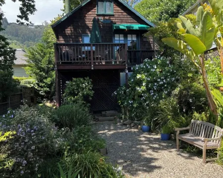 Cozy quiet & relaxing hide-a-way in the heart of Sausalito's ‘Hurricane Gulch Hotels in Sausalito