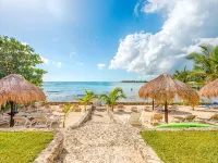 Amazing View Oceanfront with 2 pools, Daily Housekeeping Hotels in Akumal